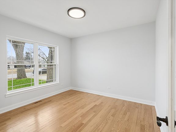 3rd image of 10832 Massasoit Ave