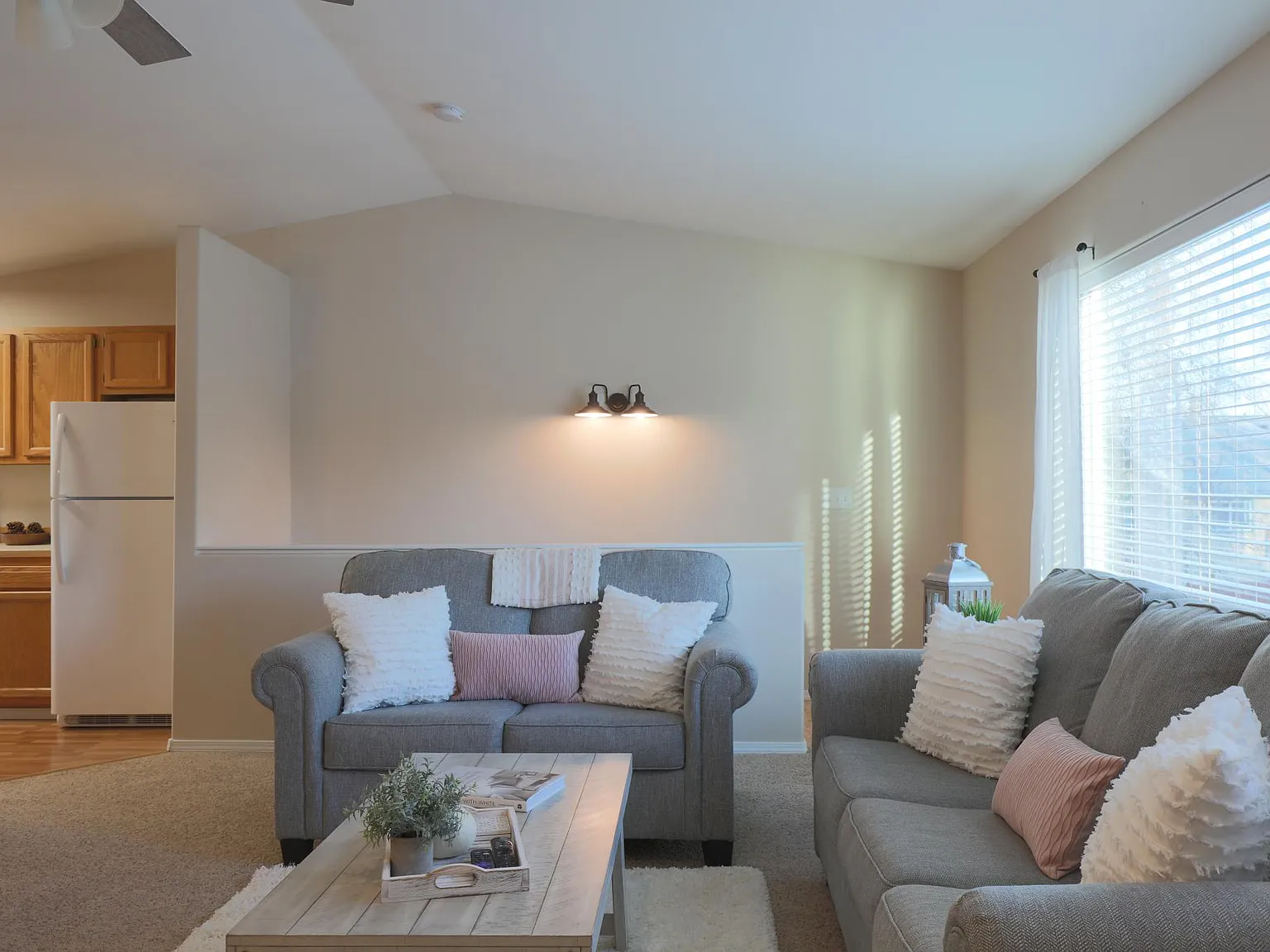 3 bed, 1400 sqft, $2,400 — Photo 2