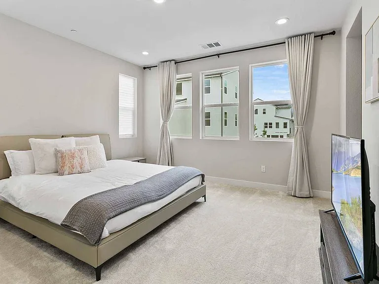181 Pin Ln — Photo 11