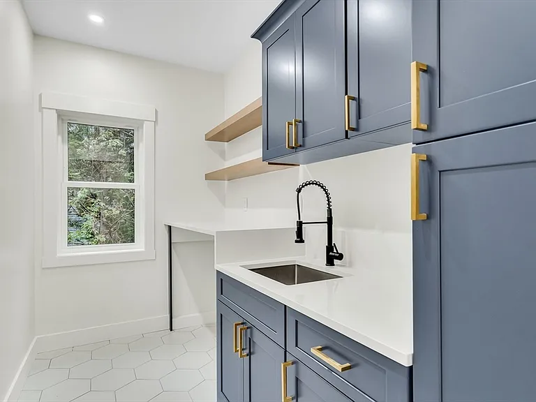 22 Estabrook Rd — Photo 31