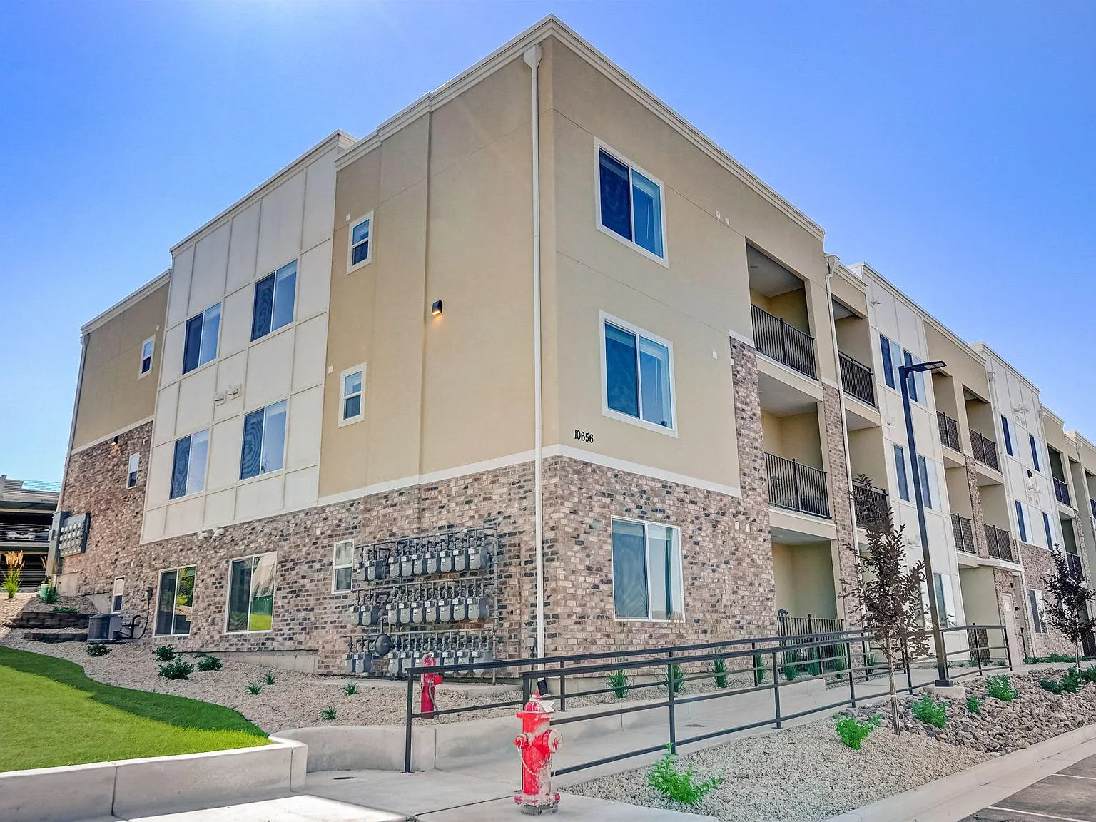 South Ridge Apartments — Photo 2