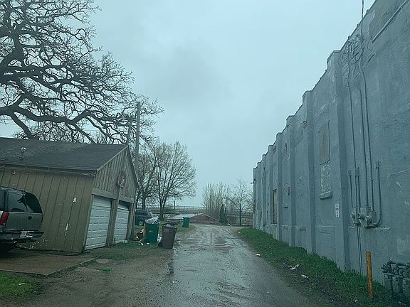 3rd image of 707 W Clark St