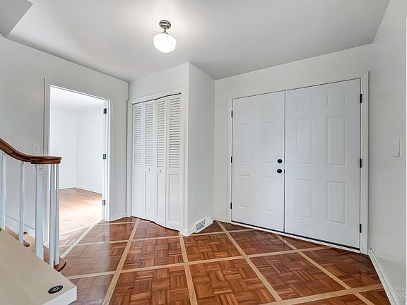 3rd image of 512 Kenridge Dr