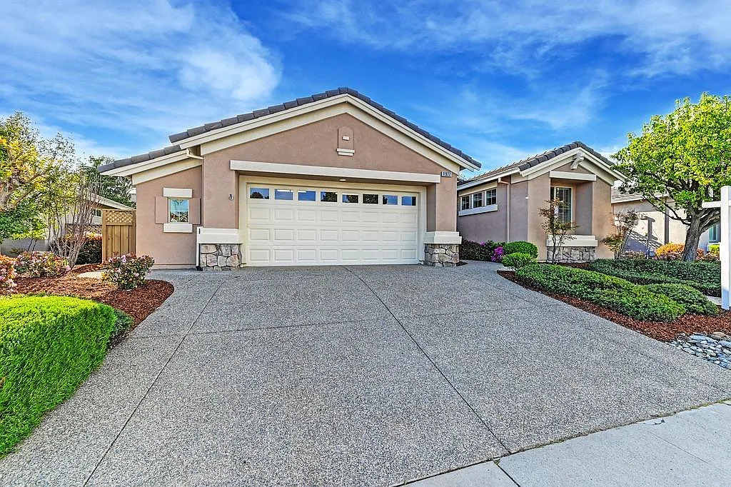 1977 Hawk Hill Ln photo 1