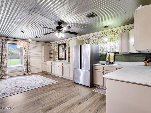 4th image of 4527 Naud Rd