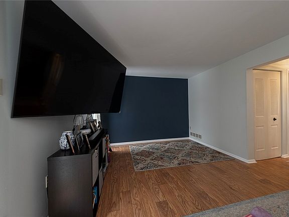 4th image of 184 Birch Ct