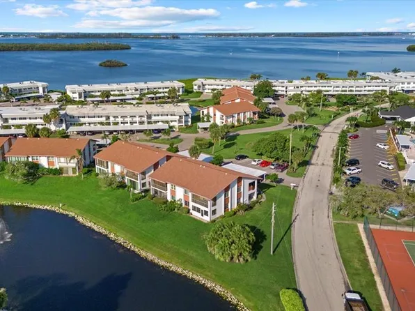 4852 Independence Dr, Bradenton, FL 34210