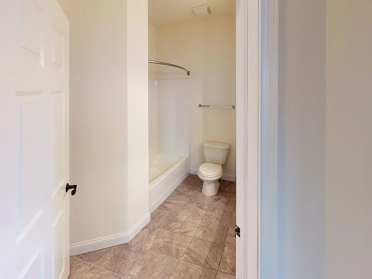 Delafield Woods Apartments — Photo 67