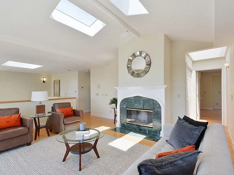 5070 Cochrane Ave — Photo 12