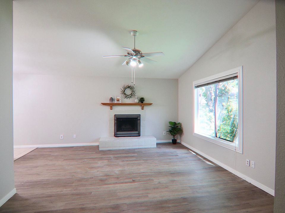 1st image of 1558 W Jacinto Ave