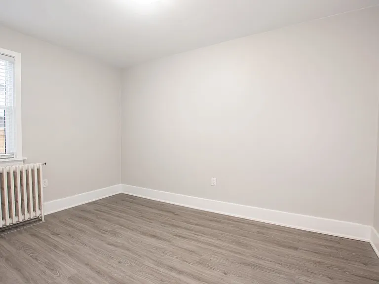 14 Welland Ave — Photo 11