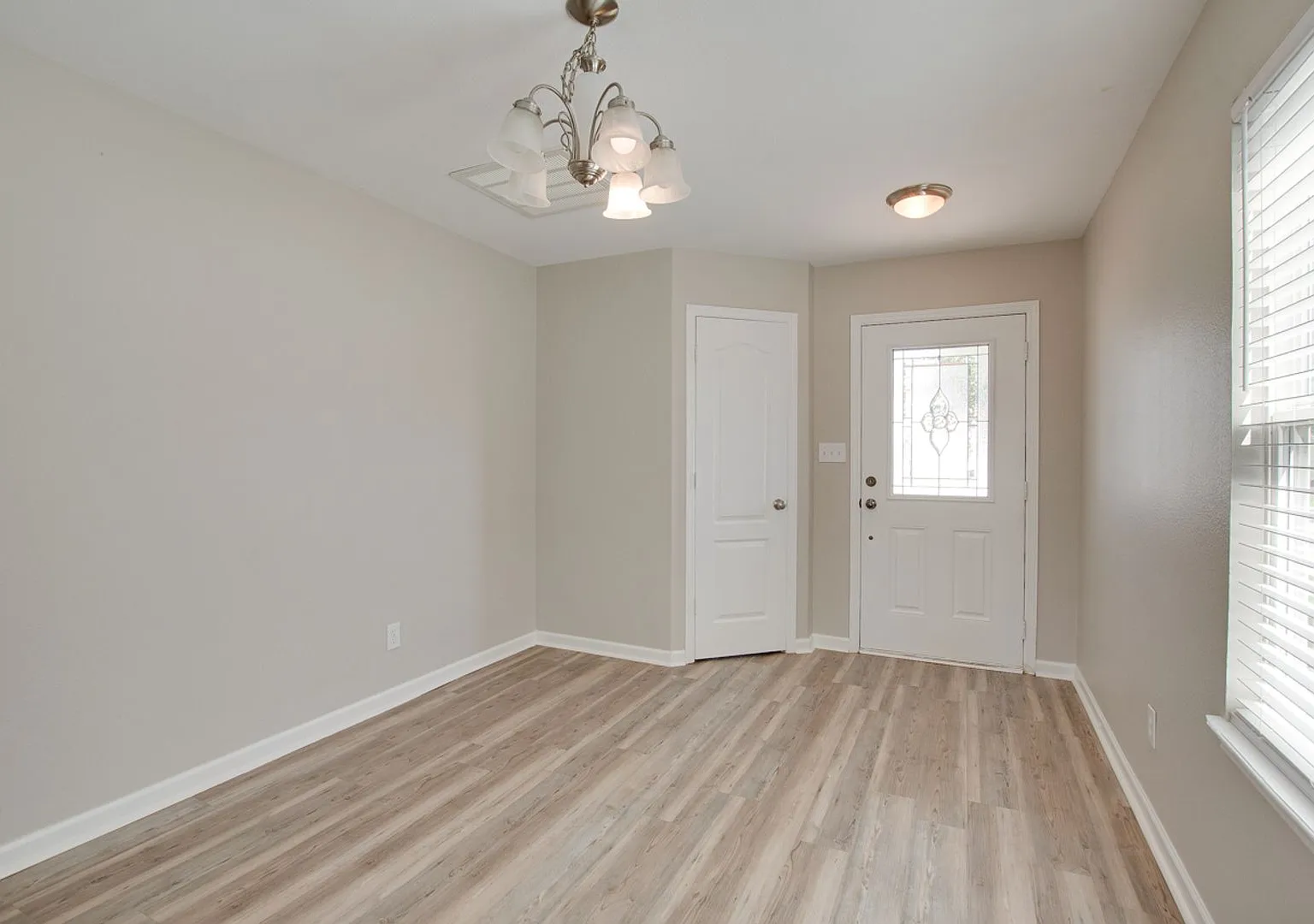 128 Farmington Drive — Photo 4