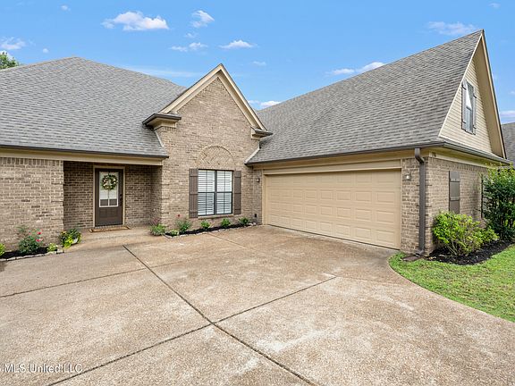 3rd image of 1586 McKenas Way Cv