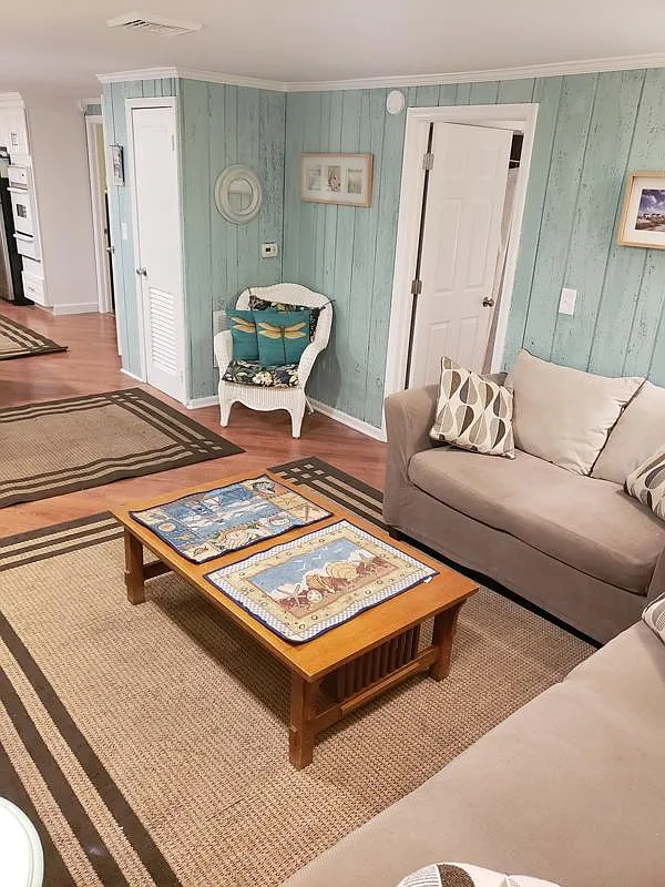 3 bed, 1600 sqft, $3,000 — Photo 1
