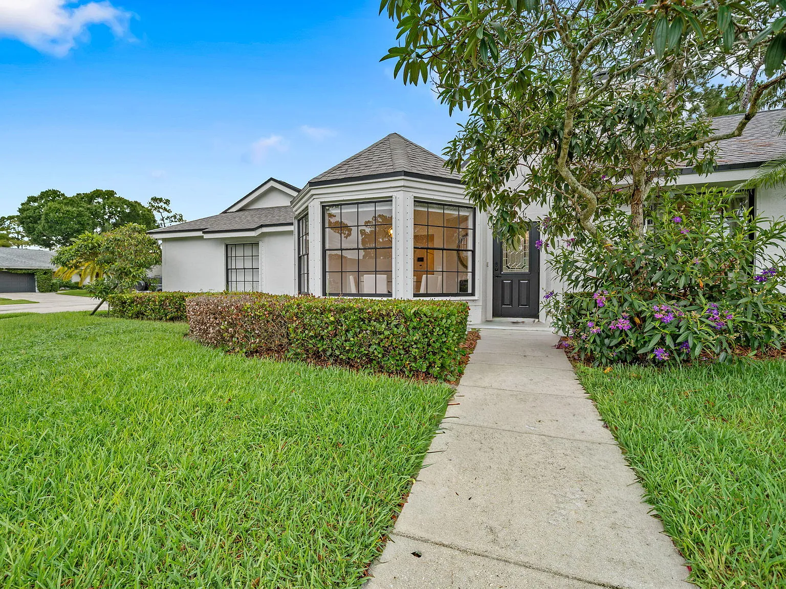 3 bed, 2.0 bath, 1594 sqft, $4,000 — Photo 3