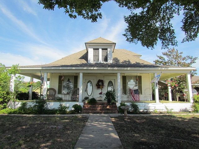 1st image of 901 E Avenue E
