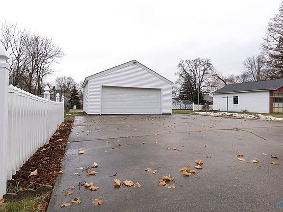 4th image of 411 Fernwood Ave