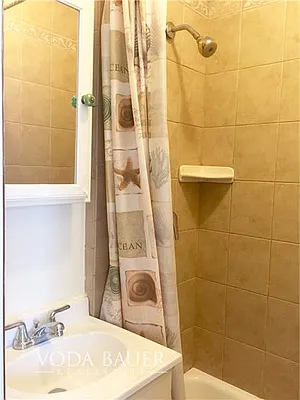 Rented by Voda Bauer Real Estate | media 11