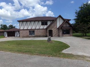 221 Berwick Dr, Bridge City, TX 77611