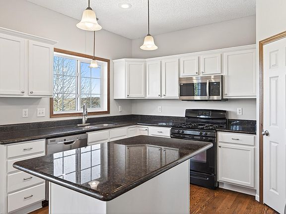 3rd image of 921 Hope Ave