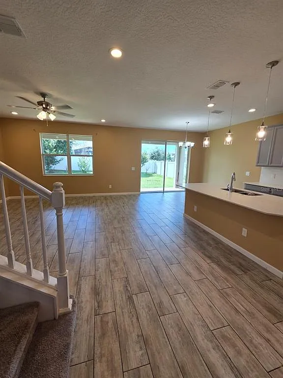 5 bed, 3.0 bath, 3275 sqft, $3,200 — Photo 4