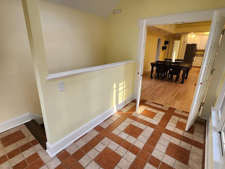 1904 Evergreen Ave — Photo 7