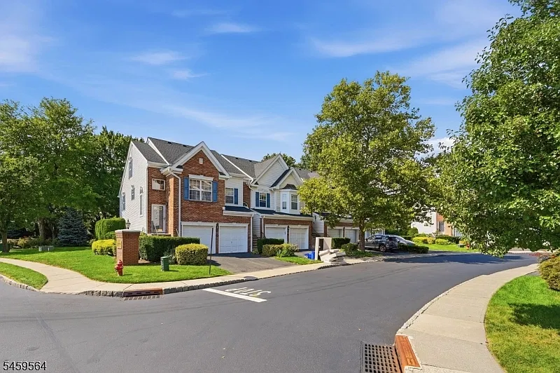 2 bed, 3.0 bath, 2309 sqft, $4,200 — Photo 3