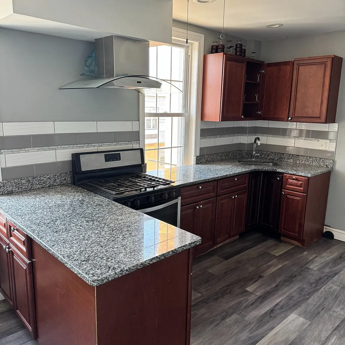 2 bed, 4090 sqft, $1,300 — Photo 1