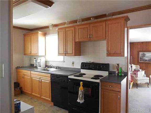 4th image of 298 Claremont Ave