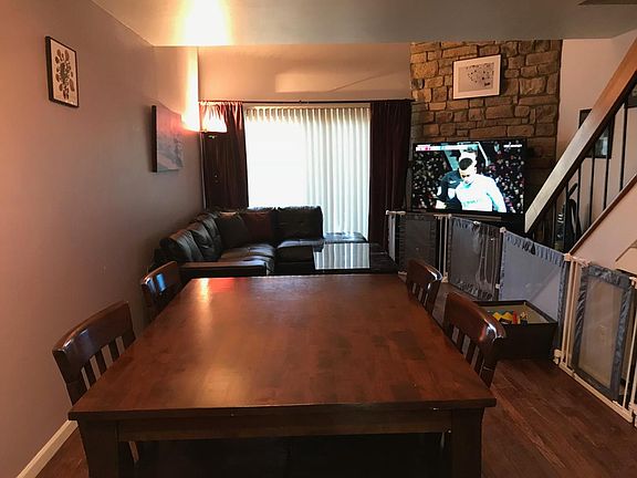 Great for Entertaining Main Level Dinning and Living Rooms