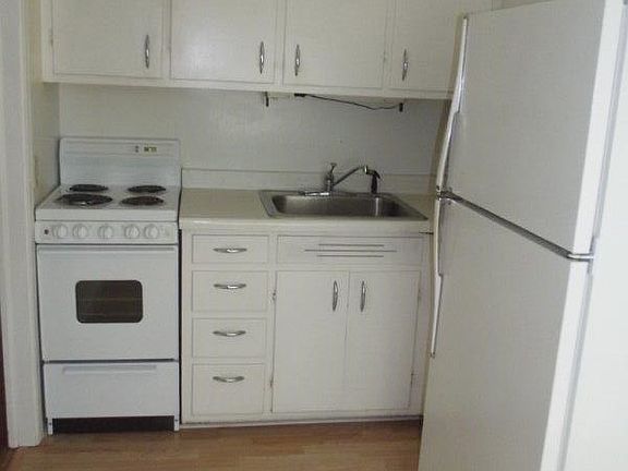 4th image of 3639 Douglas Rd APT 2