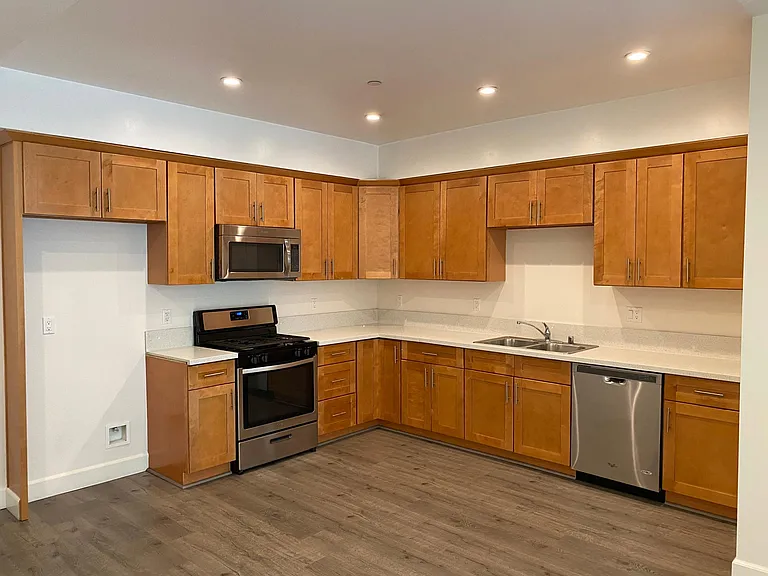 7118 Amigo Ave #405 — Photo 5