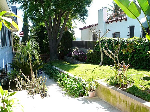 Beautifully Landscaped Yard
