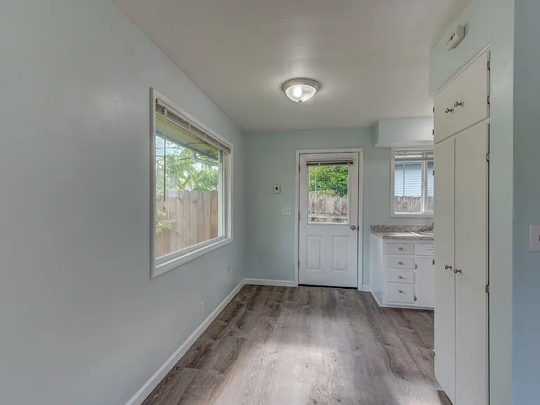 1417 Jefferson St — Photo 7