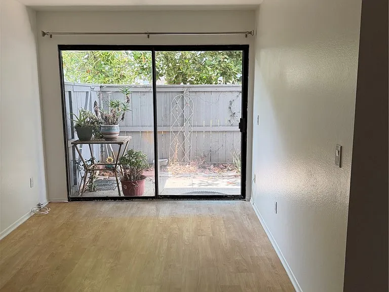 635 Danube Way — Photo 6