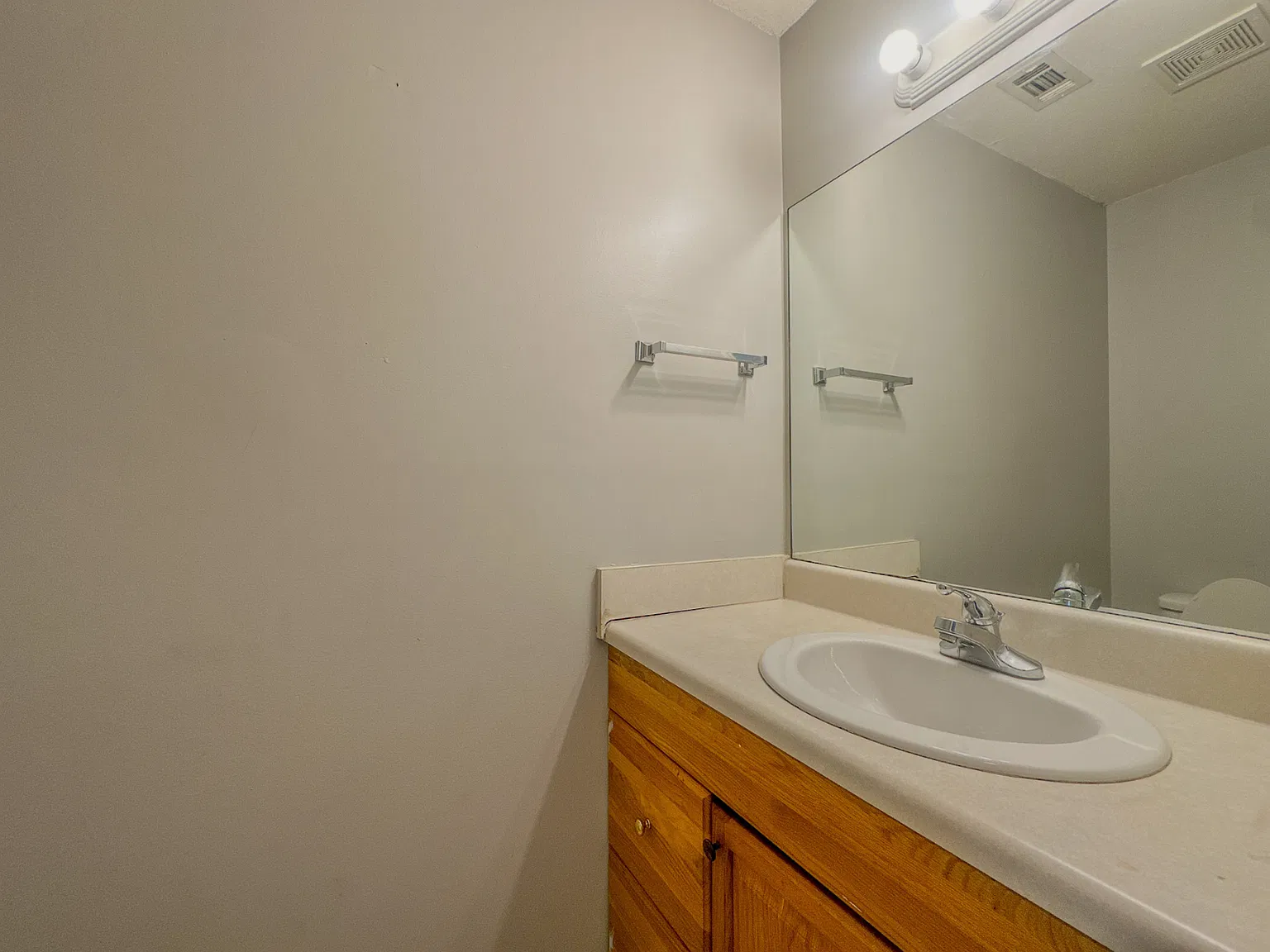 2400 Seth Pl - Apt.B — Photo 3