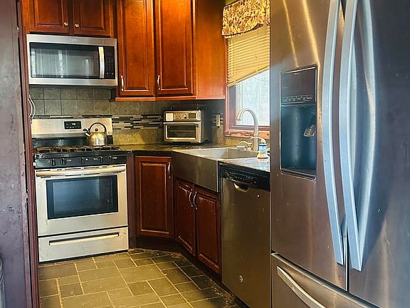 5th image of 1550 Astolat Rd