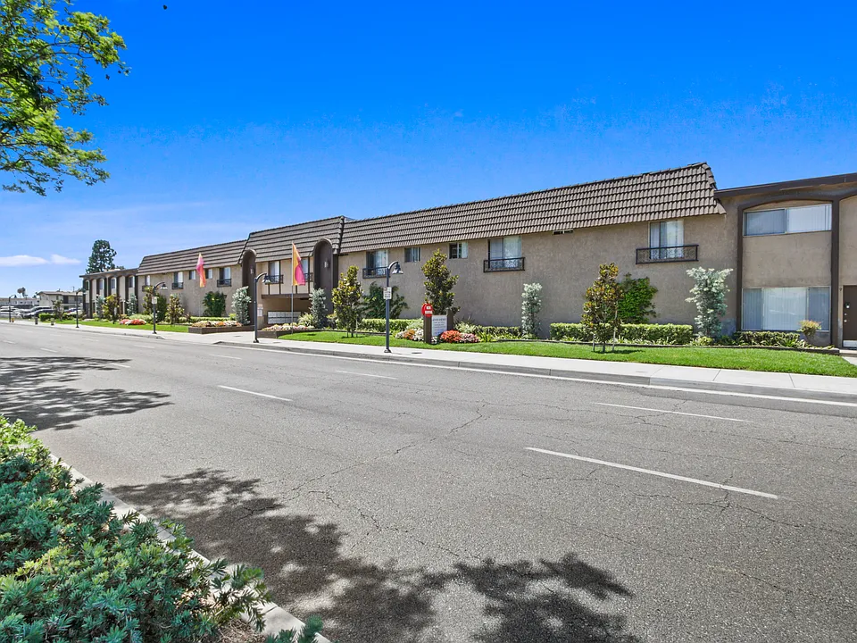 Lakewood Apartments