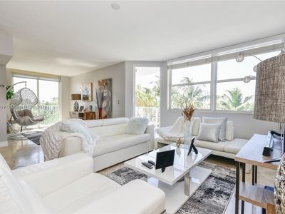 1555 N Treasure Dr APT 301, North Bay Village, FL, 33141