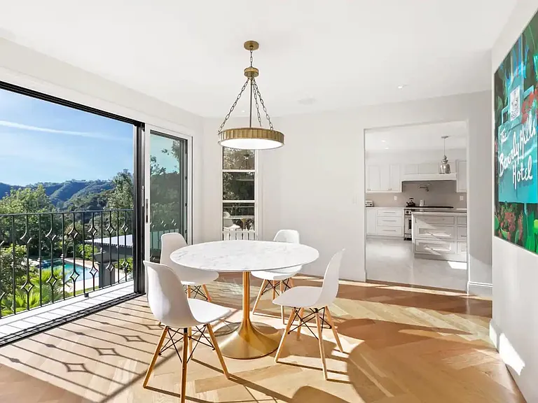 This Beverly Hills dinette is perfect for a delicious meal or conversation with a view!