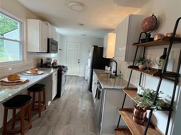 4th image of 7609 Foster St