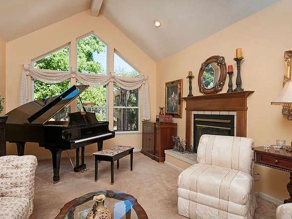 4th image of 3053 Camerosa Cir