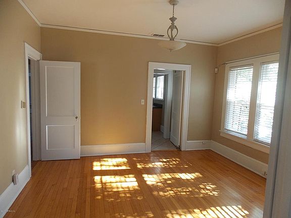 5th image of 2572 Forbes St