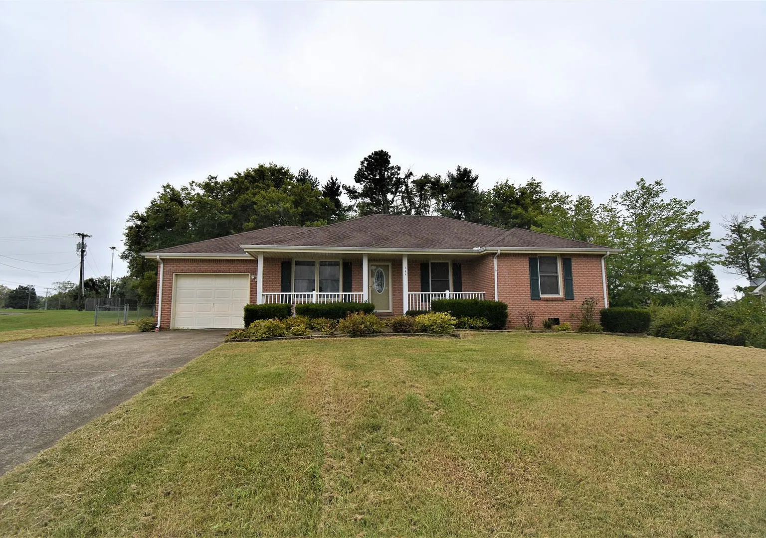 3 Bedroom Pet Friendly Home For Rent Near Dover Crossing! — Photo 1