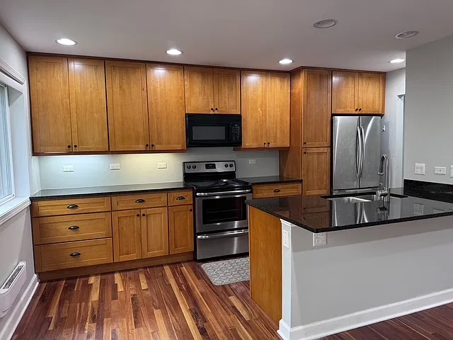 2 bed, 900 sqft, $1,800 — Photo 2
