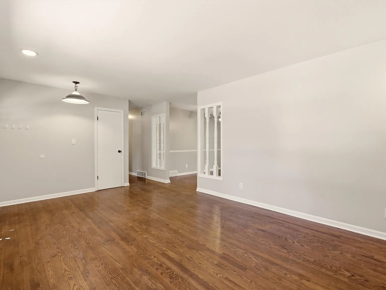 4 bed, 2200 sqft, $2,150 — Photo 3
