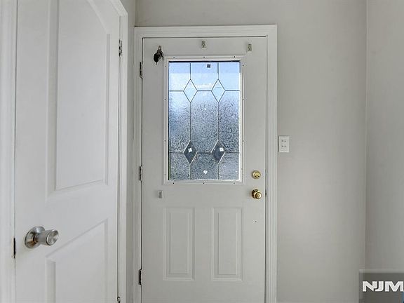 5th image of 60 Linden Avenue