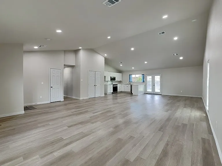 4348 Spindletree Ln — Photo 7