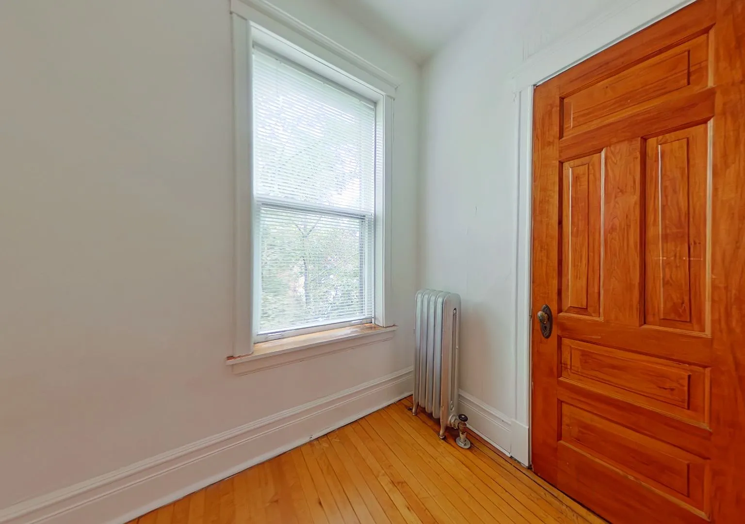Top Floor Two Bed Includes Heat! — Photo 4