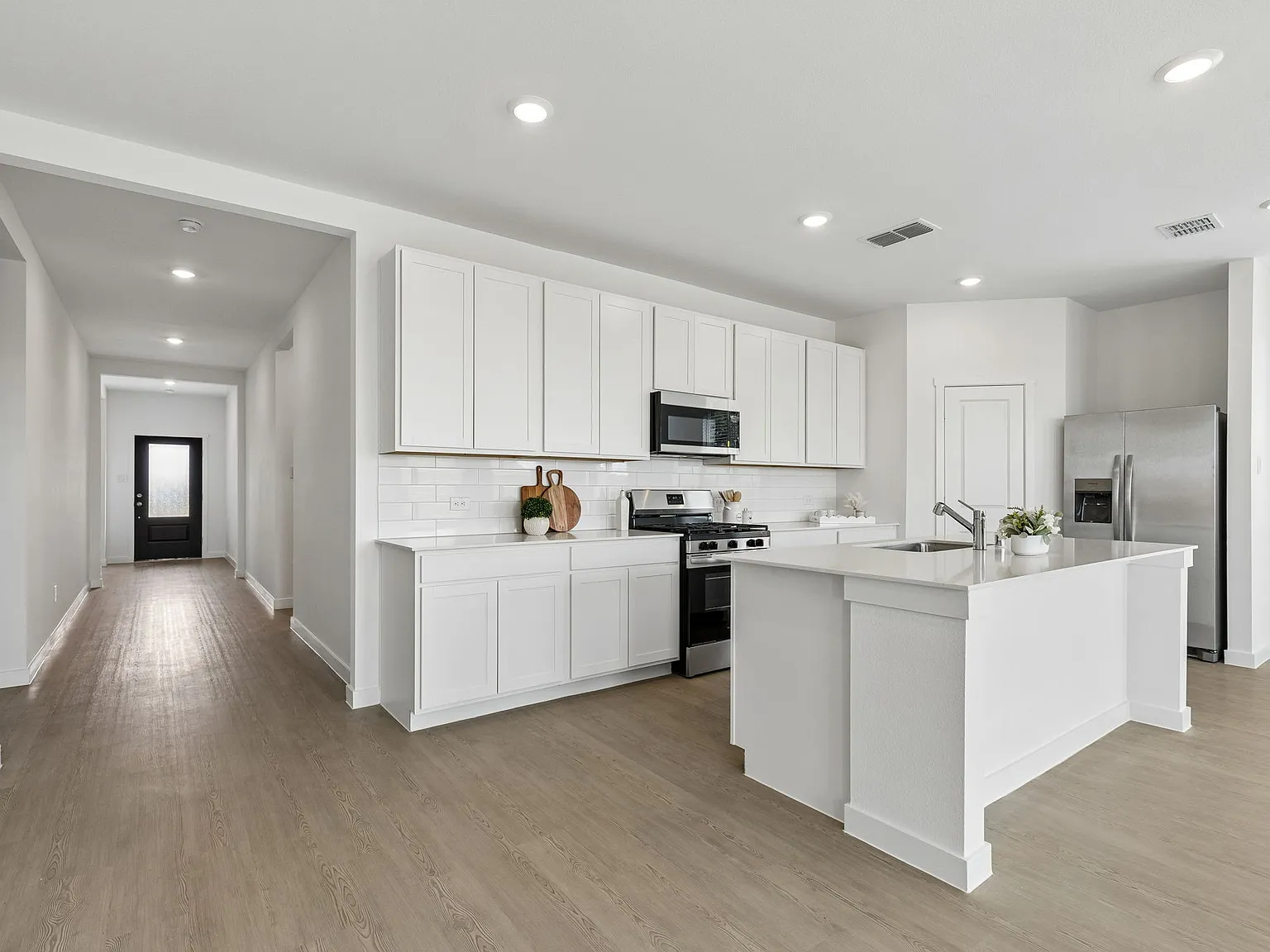 4 bed, 1902 sqft, $2,400 — Photo 1